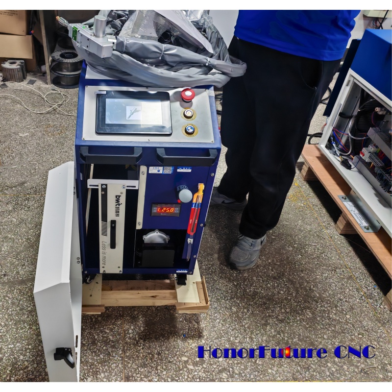 Industrial 1500W BWT Fiber Las - Industrial Laser Cleaning Machine 评论和价格
